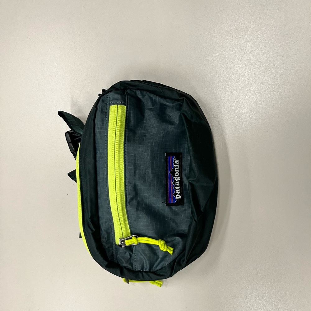 Patagonia Black Hole Mini Belt Bag Ultra Light - NWT - Picture 3 of 5